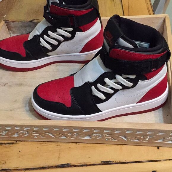 Nike Air Jordan Shoes - Picture 4 of 12